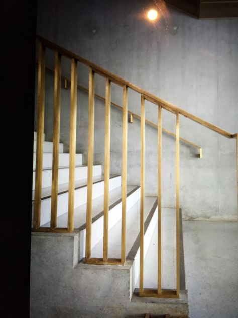 Cool Architecture Concrete, Metal Stair Railing, Stairs Railing, Entryway Stairs, Concrete Staircase, David Chipperfield Architects, Handrail Design, David Chipperfield, Staircase Handrail