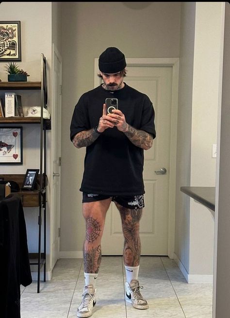 Men Gym Outfits Aesthetic, Gym Outfits Aesthetic Men, Men’s Gym Wear Outfits, Aesthetic Guy Fits, Gym Outfit Men Style, Men Gym Outfit, Mens Gym Outfits, Coachella Outfit Men, Man With Tattoos