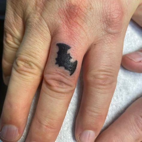 #bats #fingertattoo Bat Finger Tattoo, Finger Tattoo, Finger Tattoos, I Tattoo, Bat, Tattoos