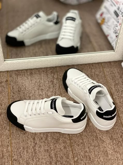 Luxury Sneakers For Men, Best Sneakers For Men, Best Sandals For Men, Adidas White Shoes, Nike Boots, Casual Shoes Outfit, Shoes Sneakers Jordans, Sandals For Men, Fashion Shoes Sneakers