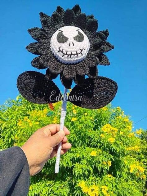 Spooky Crochet Bouquet, Halloween Crochet Flowers, Crochet Halloween Flowers, Halloween Crochet Bouquet, Crochet Halloween Bouquet, Spooky Crochet Ideas, Free Crochet Amigurumi Patterns, Crochet Stuffies, Crochet Amigurumi Patterns