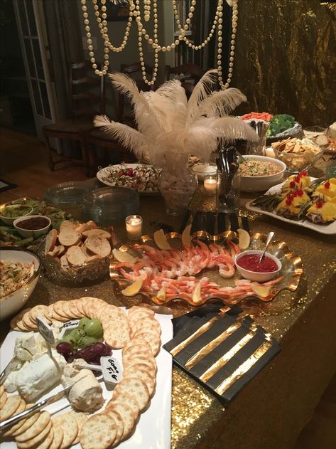 1920s Table Setting, Gatsby Dinner Table, 1920s Dinner Party Food, Great Gatsby Aesthetic Party, 1920s Birthday Party Ideas, 1920 Party Decorations, Gatsby Party Aesthetic, 1920s Aesthetic Party, 1920s Dinner Party