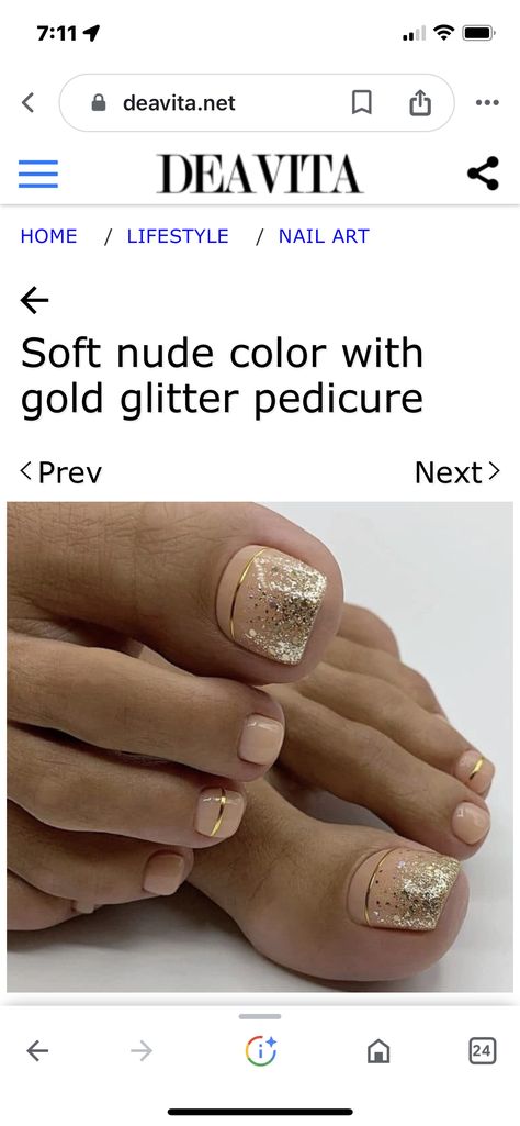 Pedicure Ideas Gold Glitter, Gold Accent Pedicure, Gold Chrome Pedicure, Nails For Mothers Day Mom, Pedicure Ideas For August, January Pedicure Ideas, Nye Toe Nails, Fall 2023 Pedicure Trends, Champagne Gold Nails Wedding