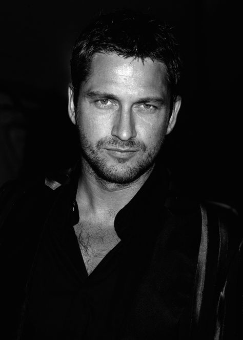 Gerard Butler Young, Actor Gerard Butler, Gerald Butler, Danny O'donoghue, Vine Videos, Hottest Male Celebrities, The Butler, James Bond Movies, Gerard Butler