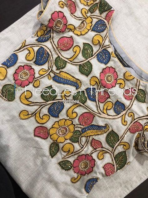 Kalamkari Blouse, Trendy Embroidery, Fabric Painting On Clothes, Ideas Embroidery, Churidar Designs, Hand Embroidery Dress, New Embroidery, Fabric Paint Designs, Embroidery Neck Designs