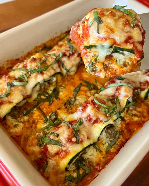 Zucchini Lasagna Roll Ups Zucchini Roll Ups, Zucchini Roll Ups With Ground Beef, Zucchini Lasagna Roll Ups, Zucchini Ricotta Roll Ups, Keto Zucchini Lasagna Roll Ups, Zucchini Lasagna Roll Ups Meat, Vegan Zucchini Lasagna Roll Ups, Zucchini Lasagna Rolls, Mint Yogurt Sauce