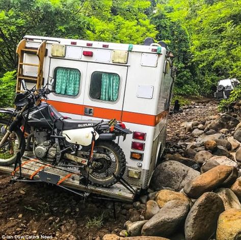 California man converts ambulance into mobile bachelor pad Van Living Ideas, Ambulance Camper, Ambulance Conversion, 4x4 Camper Van, Homes On Wheels, Conversion Van, Expedition Truck, Van Life Diy, Van Camper