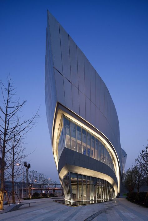 Hongqiao World Centre Gallery | Aedas | Archinect Modern Architecture Design, Unusual Buildings, Architecture Modern, Elevation Design, Landscape Architecture Design, Amazing Buildings, Unique Buildings, Unique Architecture, Futuristic Architecture