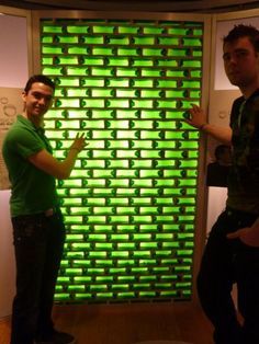 32 Insanely Beautiful Upcycling Projects For Your Home -Recycled Glass Bottle Bottle Bricks, Beer Bottle Crafts, Bottle Projects, Privacy Wall, Heineken Beer, Bottle Trees, Bottle House, Upcycling Projects, Recycled Glass Bottles