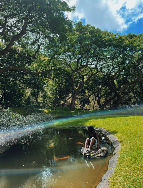 Black Women Grounding, Mother Nature Black Woman, Black Women Green Aesthetic, Black Mother Nature, Spiritual Black Women, Black Spiritual Women, Black Women Healing, Black Woman Meditating, Earthly Aesthetic