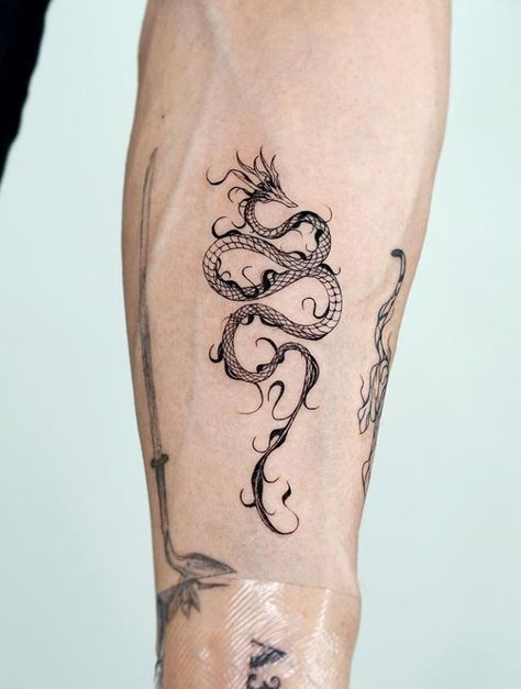 50 Mysterious And Aggressive Animal Tattoos Art Designs In Summer - Keep creating beauty and warm home, Find more happiness in daily life Dragon Tattoo Simple, Blue Dragon Tattoo, Dragon Tattoo Ideas, Small Dragon Tattoos, Dragon Sleeve Tattoos, Dragon Tattoo For Women, Inspiration Tattoos, Shoulder Tattoos, Dragon Tattoo Designs