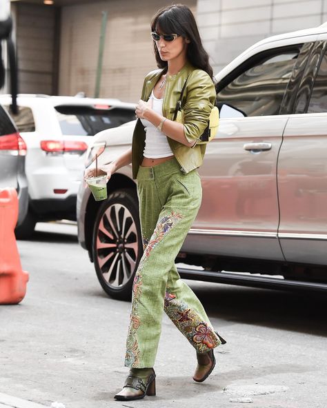 Bella Hadid Street Style, High Fashion Trends, Models Off Duty Style, Hadid Sisters, Bella Hadid Outfits, Bella Hadid Style, Nyfw Street Style, Hadid Style, Model Aesthetic