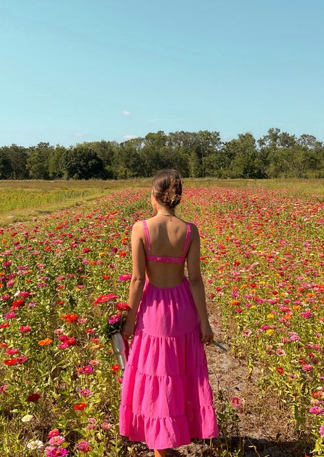 Hot pink midi dress in a flower field of zinnias Flower Farm Picture Ideas, Spring Instagram Pictures Photo Ideas, Spring Insta Pics, Graduation Pictures Flower Field, Senior Pictures Outfits Colorful, Pink Dress Senior Pictures, Tulip Field Outfit Ideas, Flower Field Outfit Ideas, Bright Senior Pictures