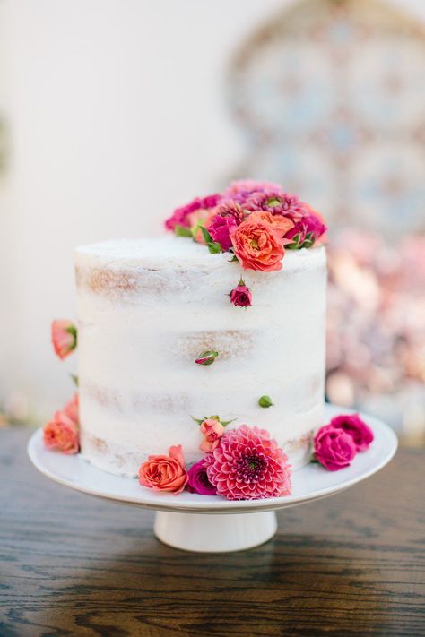 Memory Garden, Fancy Wedding Cakes, Spring Wedding Cake, Summer Wedding Cakes, Small Wedding Cakes, Summer Wedding Decorations, Spanish Wedding, Cake Photography, White Wedding Cakes