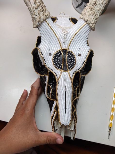 Beaded Cow Skulls, Bead Art Patterns, Oddities Art, Deer Skull Art, Borax Crystals, Painting Apron, Buffalo Skull, Animal Pins, Pin Search