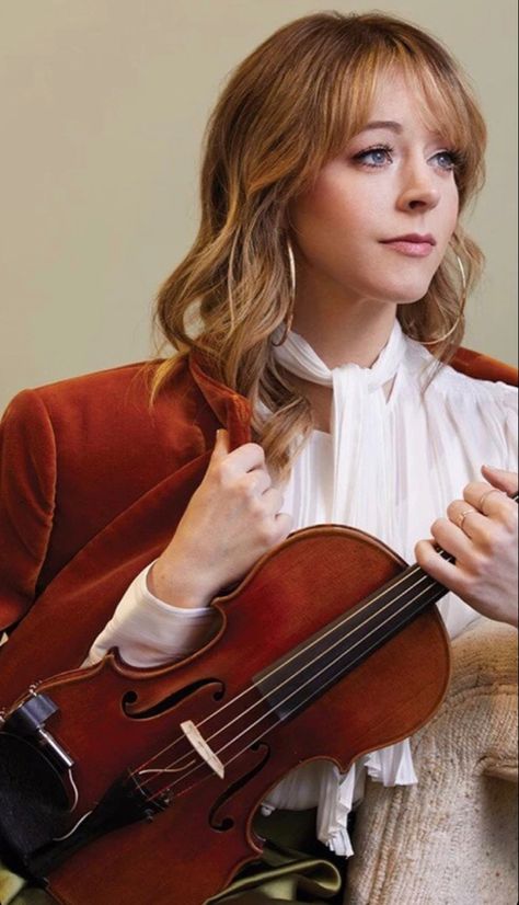 Lindsey Stirling Hair, Lindsey Stirling Violin, Camilla Belle, Lindsey Stirling, Alyson Hannigan, Country Music Artists, Violinist, Stirling, Hair Color Trends