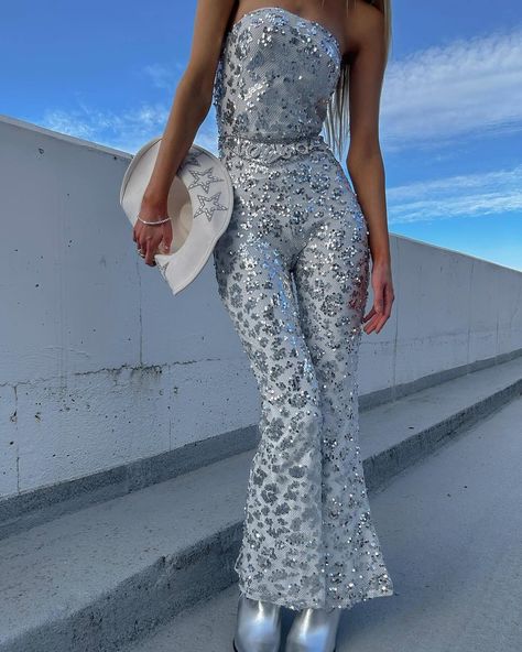 @sydneyalgeri is on fireeee🔥She’s festival ready from head to toe in the Tess White Jumpsuit Tap to steal her iconic look xx Rhinestone Jumpsuit, Silver Jumpsuits, Disco Jumpsuit, Bridal Jumpsuit, Sequin Jumpsuit, Disco Outfit, Strapless Jumpsuit, Style Looks, White Jumpsuit