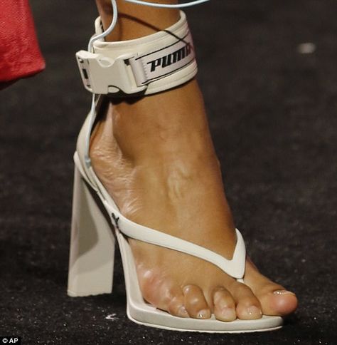 Fashion fans were left very confused after Rihanna unveiled a range of heeled flip flops i... Flip Flop Heels, Heeled Flip Flops, Fenty X Puma, New York Street Style, Rihanna Style, Statement Shoe, Killer Heels, Thigh Boot, Fashion Images