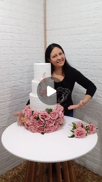 Fake Cake Ideas, Fake Wedding Cake, Fake Wedding Cakes, Diy Cake Stand, Diy Flores, Bolo Fake, Fake Cake, Decor Flowers, Party Foods