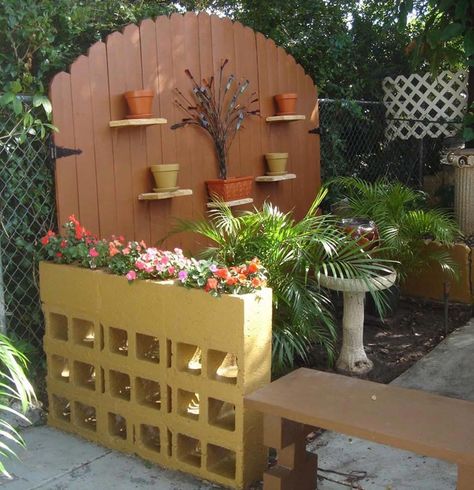 19 Cool Cinder Block Planters That Everyone Can Make Dream Backyards, Spring Backyard, Tropical Patio, Decorative Fence, Cinder Block Garden, Cinder Block Walls, Side Yards, Outdoor Designs, Outdoor Room