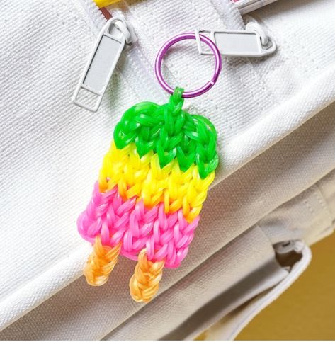 Rainbow Loom Figures, Loom Band Keychain, Loom Keychain, Rainbow Loom Keychain, Rubber Band Bracelet Ideas, Band Bracelet Ideas, Rubber Band Ideas, Loom Band Charms, Rainbow Loom Animals