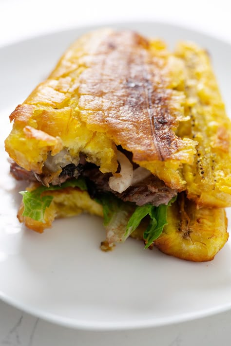 Puerto Rican Plantain Sandwich (Jibarito) Puerto Rican Steak, Plantain Sandwich, Paleo Entrees, Caribbean Girl, Fried Plantains, Plantain Recipes, Boricua Recipes, Paleo Foods, Plantains Fried