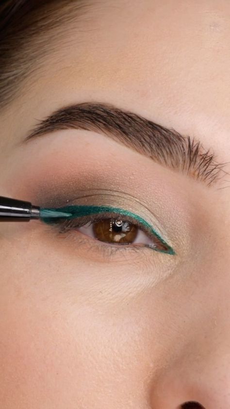 Money Glitter, Glow Getter, Glitter Liner, Glitter Eyeliner, Liquid Liner, Eyeliner Tutorial, Simple Green, Green Glitter, The Weeknd