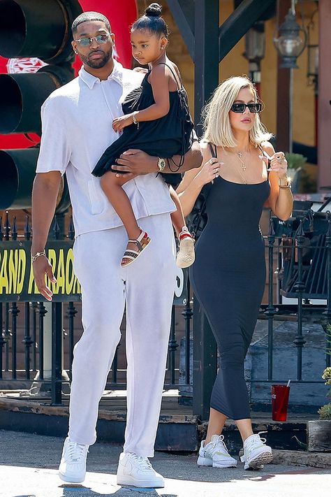 Khloe Kardashian True, Tristan Thompson And Khloe, Estilo Khloe Kardashian, Khloe Kardashian Outfits, Khloe And Tristan, Lunch Photos, True Thompson, Khloe Kardashian Tristan Thompson, Khloe Kardashian Style