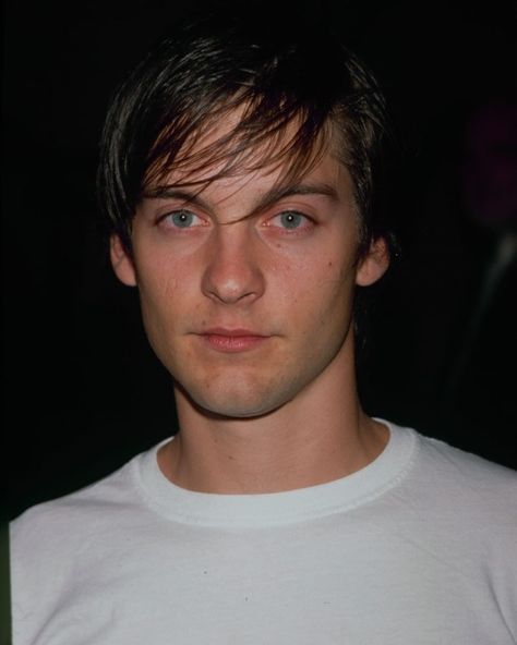 Tobey Maguire 90s, Tobey Spiderman, Toby Maguire, 2nd Semester, Tobey Maguire, Instagram Happy Birthday, 90s Aesthetic, Family Entertainment, Luke Skywalker