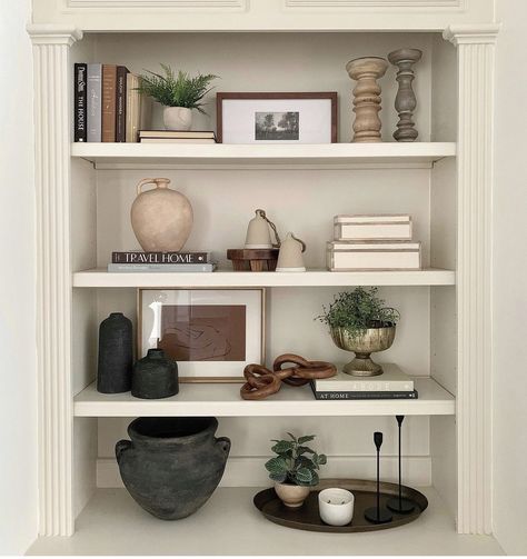 Picture Frame Styling Shelves, Home Office Shelf Styling, Vintage Vase Decorating Ideas, Office Shelf Decor Men, Book Case Styling Ideas, Amber Lewis Shelf Styling, Top Of Built Ins Decor, Modern Vintage Shelf Decor, Earthy Bookshelf Decor