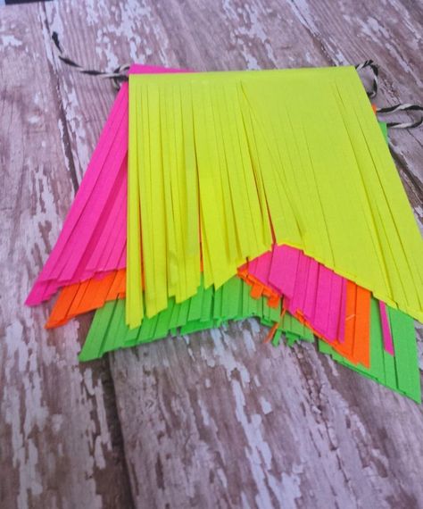 diy banners Birthday Decorations 21, Diy Slinger, Neon Party Decorations, 80s Party Decorations, Glow In Dark Party, Neon Birthday Party, Glow In The Dark Party, Glow Birthday Party, 80s Theme Party