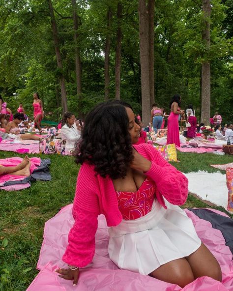 Black Femininity Aesthetic, Femininity Aesthetic, Picnic Outfit, Picnic Inspiration, Best Friend Pictures Tumblr, Trendy Spring Outfits, Pic Nic, All Pink, Black Femininity