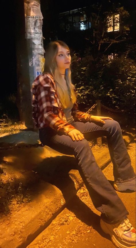 life is strange Rachel Amber Outfit, Rachel Amber Cosplay, Amber Cosplay, Rachel Life Is Strange, Amber Aesthetic, Cobra Kai Wallpaper, Rachel Amber, Life Is Strange 3, Burn It Down