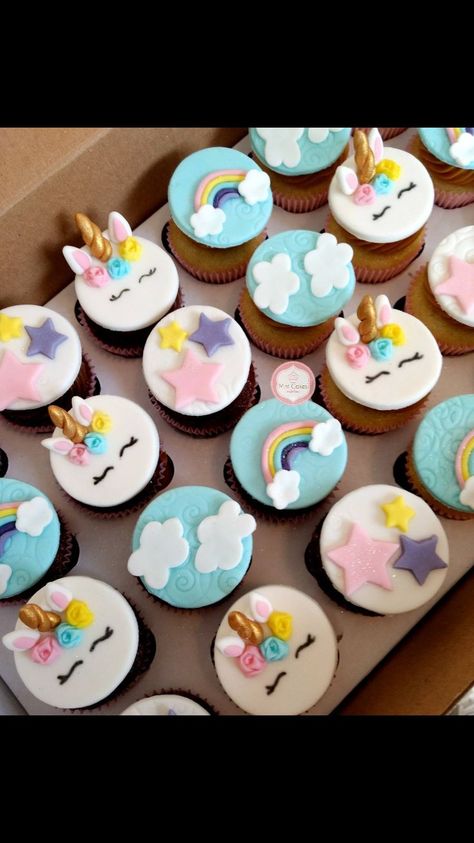 Unicorn Birthday Party Cute Unicorn Cupcakes, Unicorn Cupcakes Ideas, Cupcake Tier, Unicorn Desserts, Unicorn Birthday Cake, Unicorn Cupcakes, Magic Cake, Unicorn Decorations, Unicorn Foods