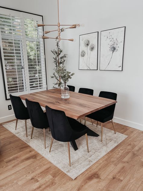 Dining Room Wood And Black, Living Room And Dinning Room Ideas, Dining Room Neutral Colors, Black White And Wood Dining Room, Minimalist Dinner Table, Modern Boho Dining Room, Neutral Apartment Decor, Canada Decor, Nordic Dining Room