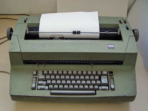 Old Fashioned Typewriter, Learn To Type, Electric Typewriter, Kelly Wearstler, Sleeping Dogs, Good Ole, Do You Remember, Modern Technology, Memory Lane