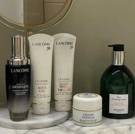 Lancome Aesthetic, Freetime Activities, Penyimpanan Makeup, Flatlay Makeup, Makeup Is Life, Lancome Makeup, Beauty Remedies, Beauty Packaging, Body Skin Care Routine