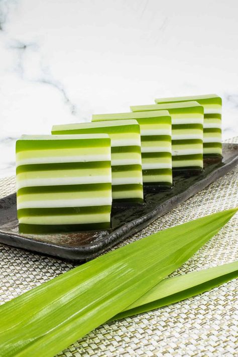 Gelatine Cake, Coconut Jelly Recipe, Pandan Jelly, Pandan Layer Cake, Agar Agar Jelly, Kuih Lapis, Pandan Cake, Agar Jelly, Milk Jelly