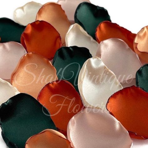 ⭐️Fall wedding decor⭐️ https://etsy.me/3FCoHLg #fallwedding #winterwedding #etsymntt #etsyshop Flower Girl Petals, Bridal Honeymoon, Champagne Flowers, Eclectic Gifts, Orange Table, Bridal Shower Tables, Emerald Green Weddings, Special Events Decor, Wedding Aisle Decorations