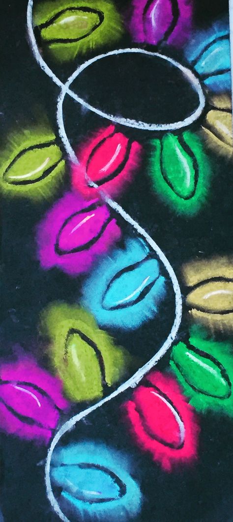 Christmas Light Chalk Art, Christmas Drawing On Black Paper, How To Paint Christmas Lights, Chalk Christmas Lights, Black Light Painting Ideas Easy, Christmas Light Painting, Christmas Lights Painting, Christmas Lights Art, Paintings Of Christmas Lights