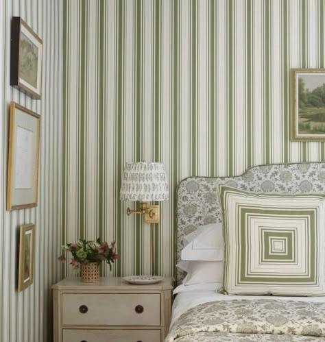 English Countryside Bedroom, Funky Tiles, Shower Wallpaper, Countryside Bedroom, Maximalist Decor, Street Design, Traditional Furniture, Traditional Interior, Guest Bedrooms