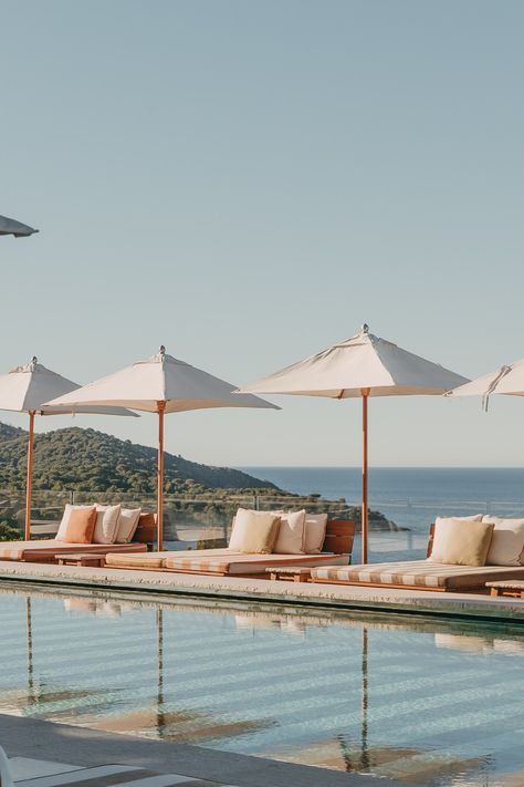 This hotel in the South of France is a dream Beach Lounge Aesthetic, Dior Designs, Italian Hotel, Luxury Hotel Design, Inmobiliaria Ideas, Dream Hotels, Wellness Club, Wellness Hotel, Beach Lounge