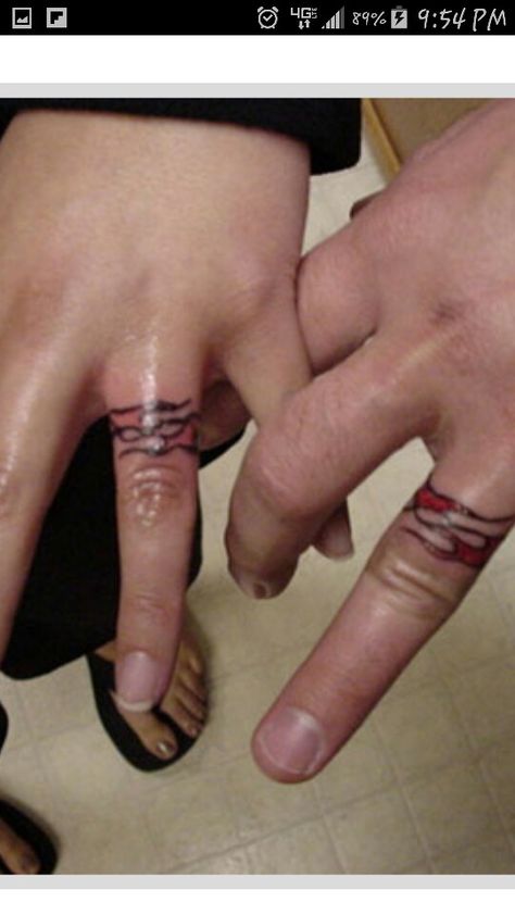 Matching Tattoos For Lovers, Wedding Band Tattoos, Flame Ring, Fire Wedding, Finger Tattoos For Couples, Ring Tattoo Designs, Wedding Band Tattoo, Tattoo Wedding, Tattoo Band