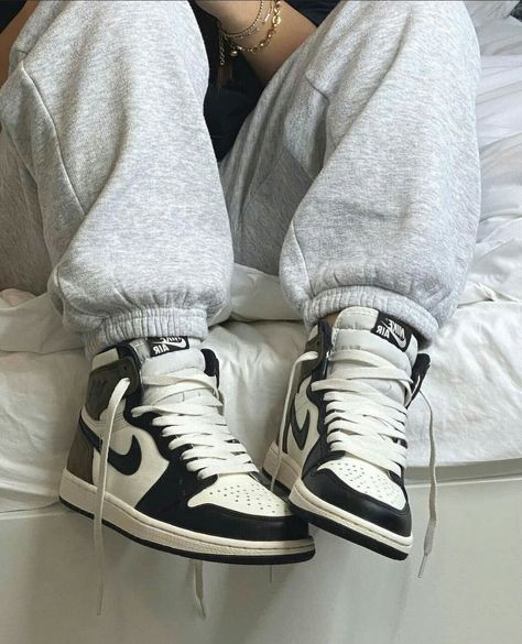 Travis Scott Outfits, Jordan 1 Dark Mocha, Expensive Shoes, All Nike Shoes, Jordan Outfits, Nike Shoes Jordans, Cute Nike Shoes, Streetwear Aesthetic, Hype Shoes