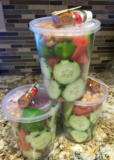 Cucumber And Tajin, Tajin Snacks, Tajin Recipes, Kaktus Dan Sukulen, Boat Food Ideas, Mexican Snacks, Healthy Lunch Snacks, Lake Food Ideas Summer, Food Ideas Summer