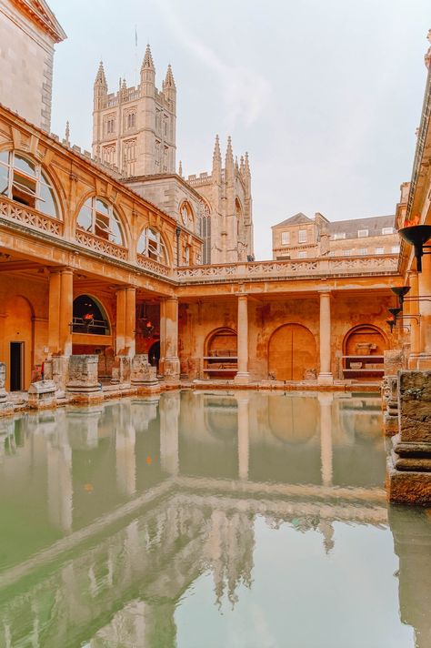 10 Very Best Things To Do In Bath, England - Hand Luggage Only - Travel, Food & Photography Blog Things To Do In Bath, England Aesthetic, Travel England, Bath Uk, Bath England, United Kingdom Travel, Roman Baths, Cities In Europe, Home Inspiration