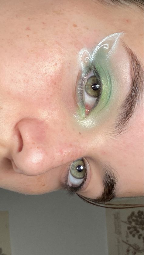 Blue And Green Butterfly Makeup, Green Butterfly Costume, Butterfly Makeup Ideas Easy, Fairy Makeup Butterfly, Dragonfly Makeup Halloween, Folklore Era Makeup, Green Fairy Eye Makeup, Tinkerbell Inspired Makeup, Dragon Fly Makeup