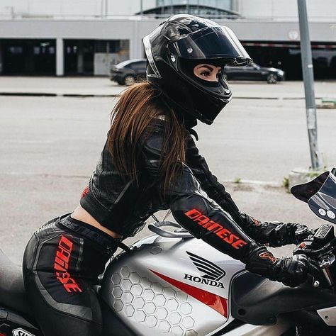 Pequenas histórias com os personagens de riverdale Venham se iludir c… #fanfic # Fanfic # amreading # books # wattpad Xe Ducati, Motocross Girls, Motorcycle Aesthetic, Motorbike Girl, Lady Riders, Sports Bikes Motorcycles, Womens Bike, Biker Chick, Bikes Girl