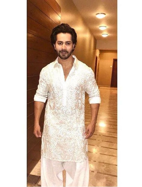 Not every Indian man has traditional or ethnic clothing in his wardrobe. Well, celebrating Indian The post 10 Trendy Ethnic Kurta For Men first appeared on RitiRiwaz. Varun Dhawan Kurta, Varun Dhawan Photos, Simple Anarkali, Lucknowi Kurta, Kurta For Men, Through The Decades, Kurta Men, Mens Kurta Designs, Trendy Outfit Ideas