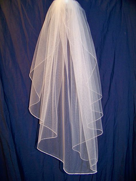 angel cut Chapel Length Wedding Veils | Veil shape and fullness are opportunities to perfect your bridal veil ... Waterfall Veil, Veils Bridal Diy, Chapel Length Wedding Veil, Modern Veil, Veil Diy, Silk Tulle Veil, Diy Wedding Veil, Bridal Birdcage Veils, Chapel Length Veil